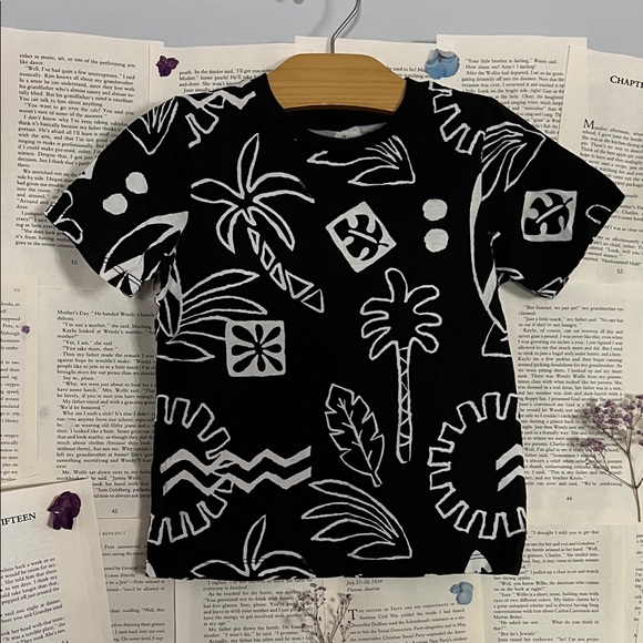 H&M Black and White Kids Graphic T-Shirt 3T/4T Size - Picture 1 of 5